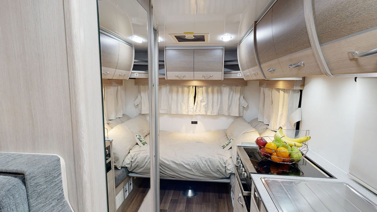 Cruisin Adventurer - 4 Berth-bed
