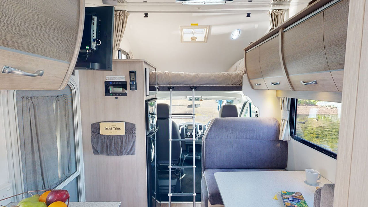 Cruisin Adventurer - 4 Berth-interior (1)