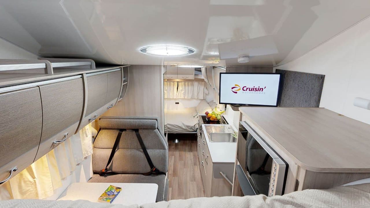 Cruisin Adventurer - 4 Berth-interior (6)