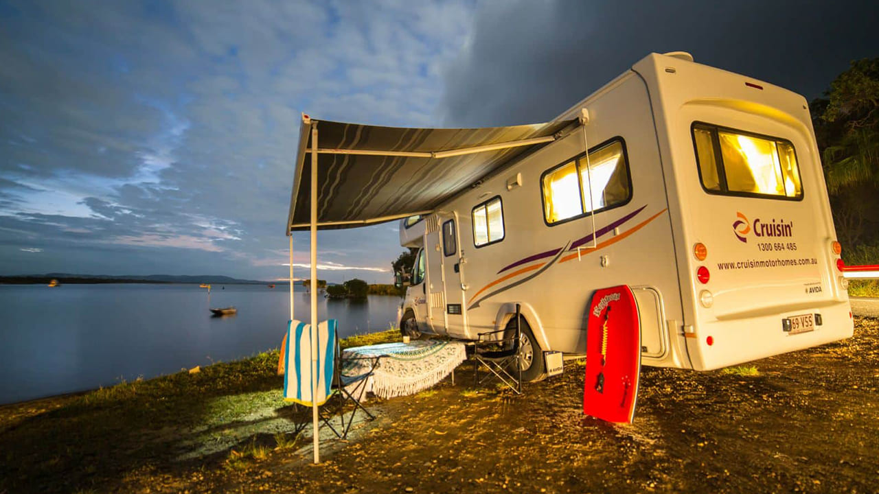 Cruisin Adventurer - 4 Berth-side-awning