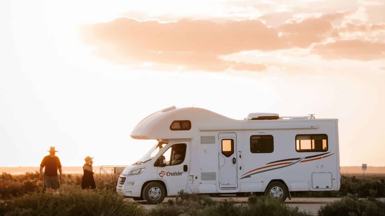 Cruisin Deluxe - 6 Berth Exterior