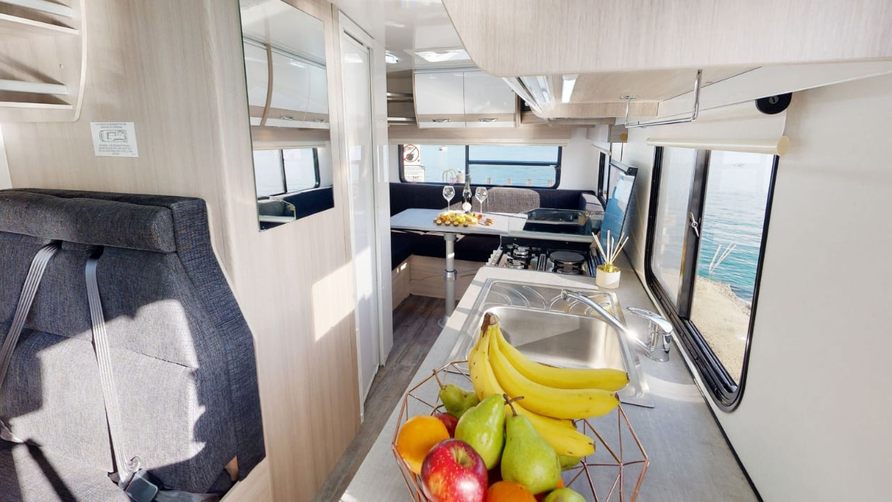 Cruisin Deluxe - 6 Berth Interior