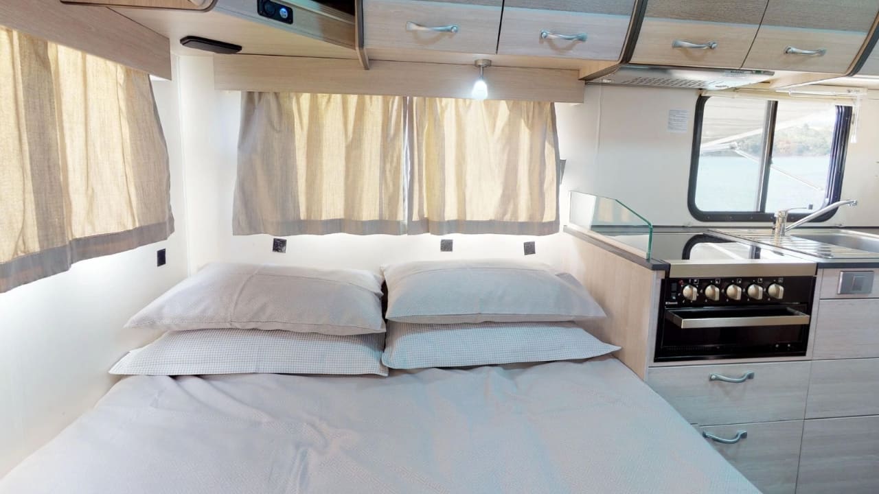 Cruisin Discovery - 6 Berth Bed 2