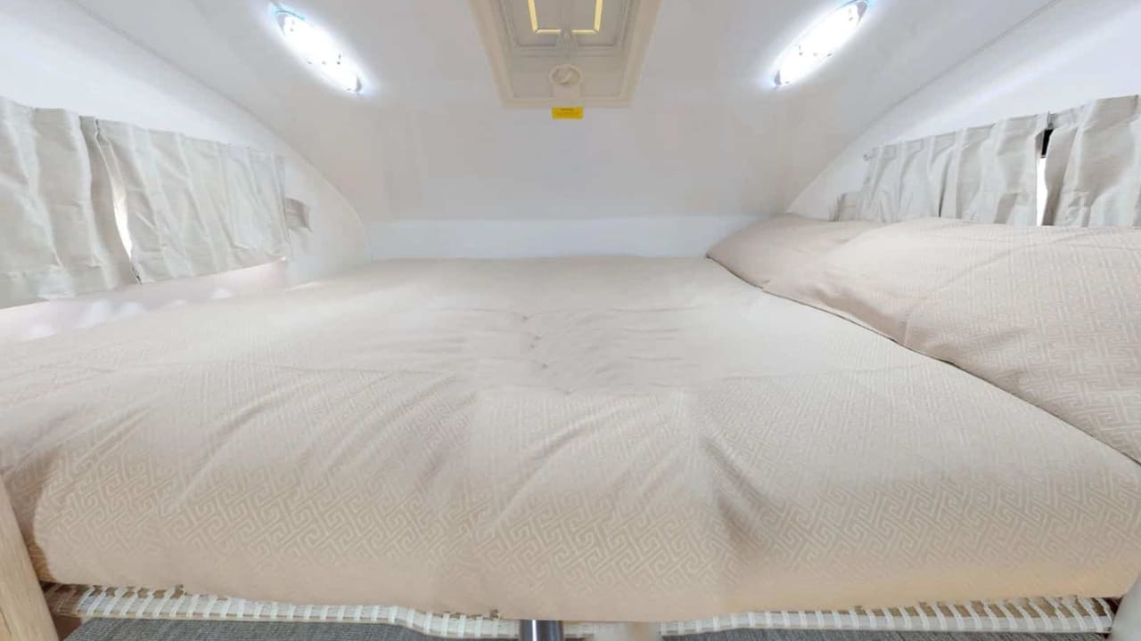 Cruisin Discovery - 6 Berth Bed 3