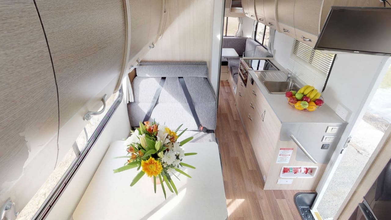 Cruisin Discovery - 6 Berth Dinette 2