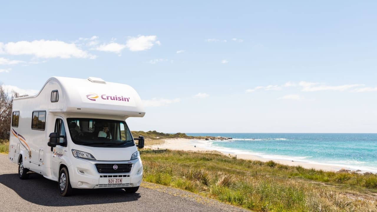 Cruisin Discovery - 6 Berth Exterior 1