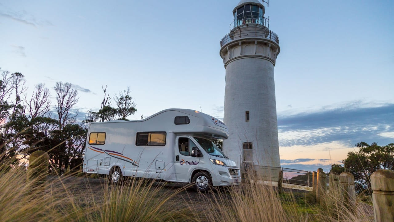Cruisin Discovery - 6 Berth Exterior 2