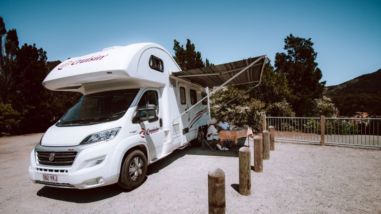 Cruisin Discovery - 6 Berth Exterior with Awning