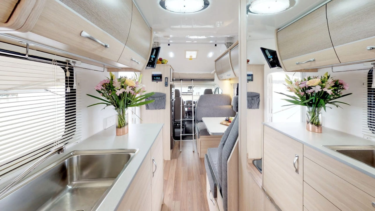 Cruisin Discovery - 6 Berth Interior 1