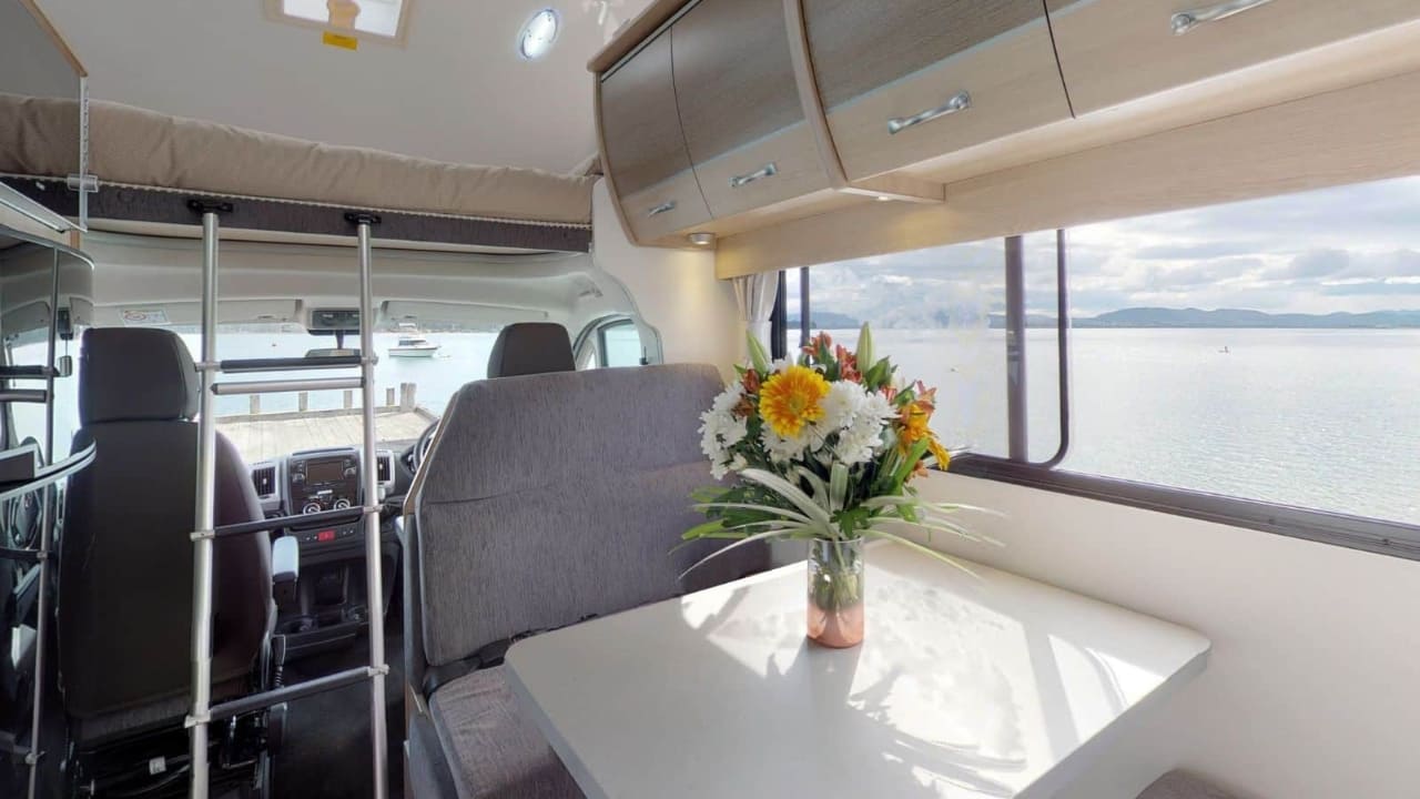Cruisin Discovery - 6 Berth Interior 2