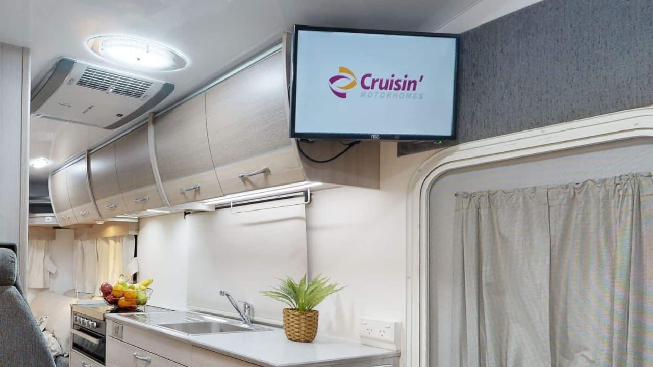 Cruisin Seeker - 4 Berth Interior View 4