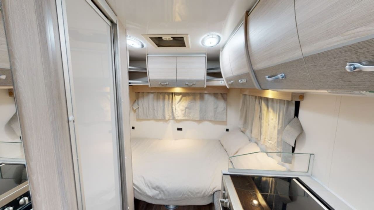 GoCheap Derwent - 6 Berth Interior Bed 2
