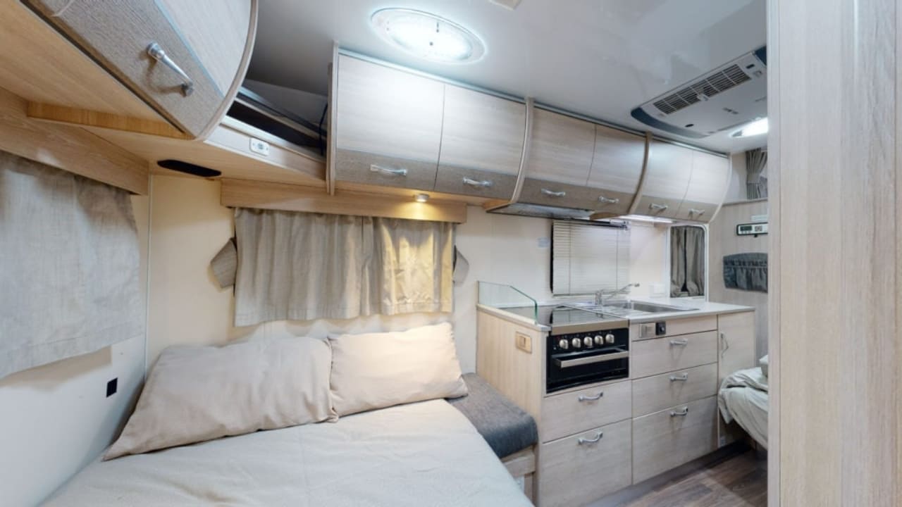 GoCheap Derwent - 6 Berth Interior Bed 4