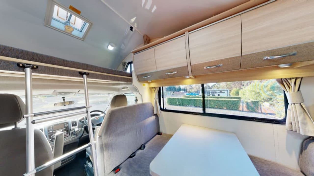 GoCheap Derwent - 6 Berth Interior Dinette