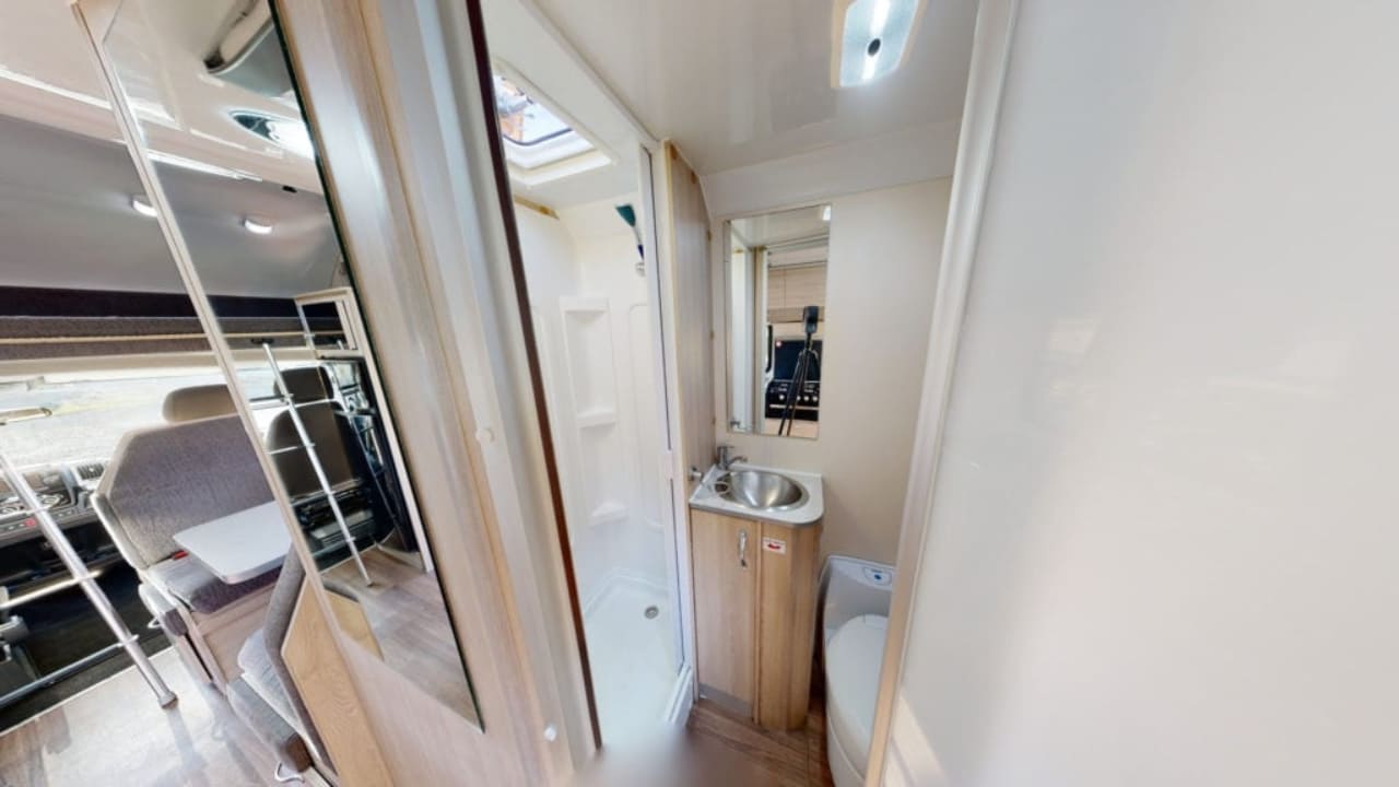 GoCheap Derwent - 6 Berth Interior Toilet & Shower