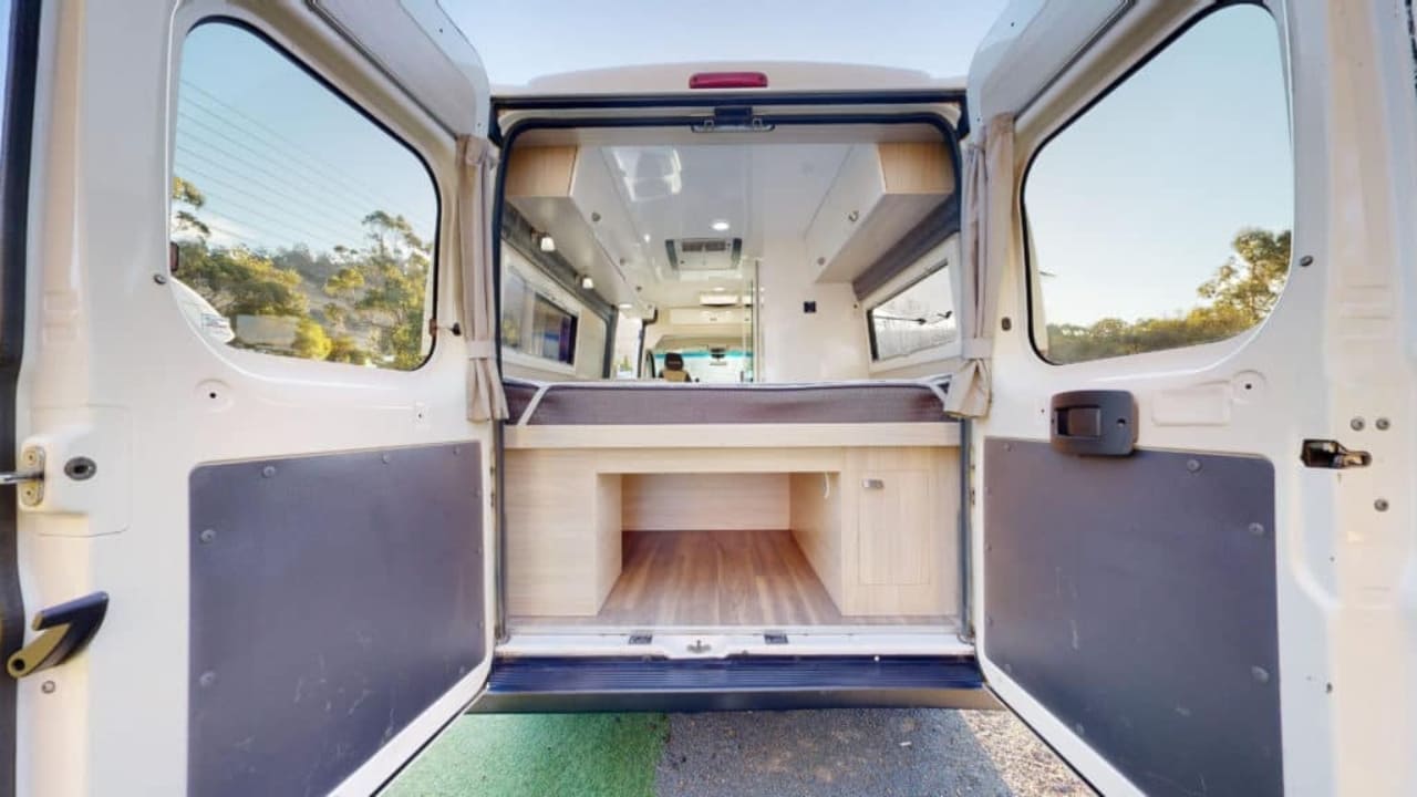 GoCheap Tamar - 2 Berth Interior 1