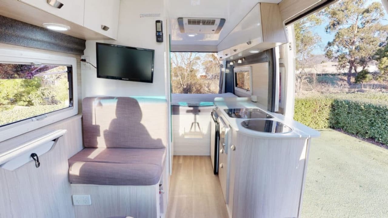 GoCheap Tamar - 2 Berth Interior 2