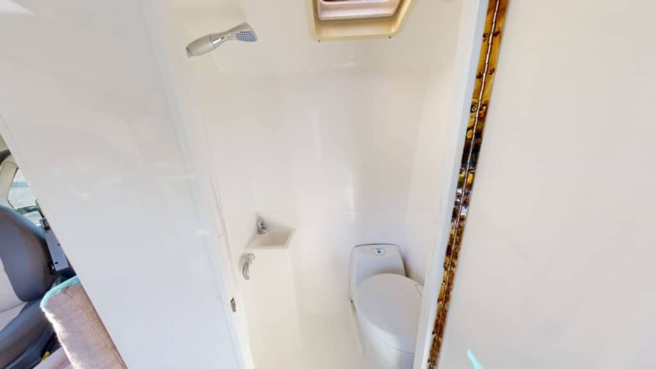 GoCheap Tamar - 2 Berth Toilet & Shower