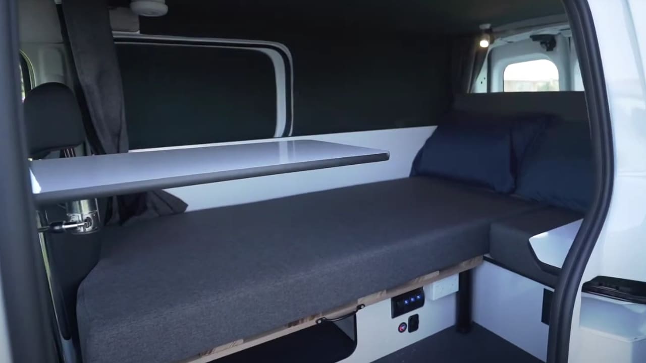 LeisureRent Campercars - 2 Berth Dinette