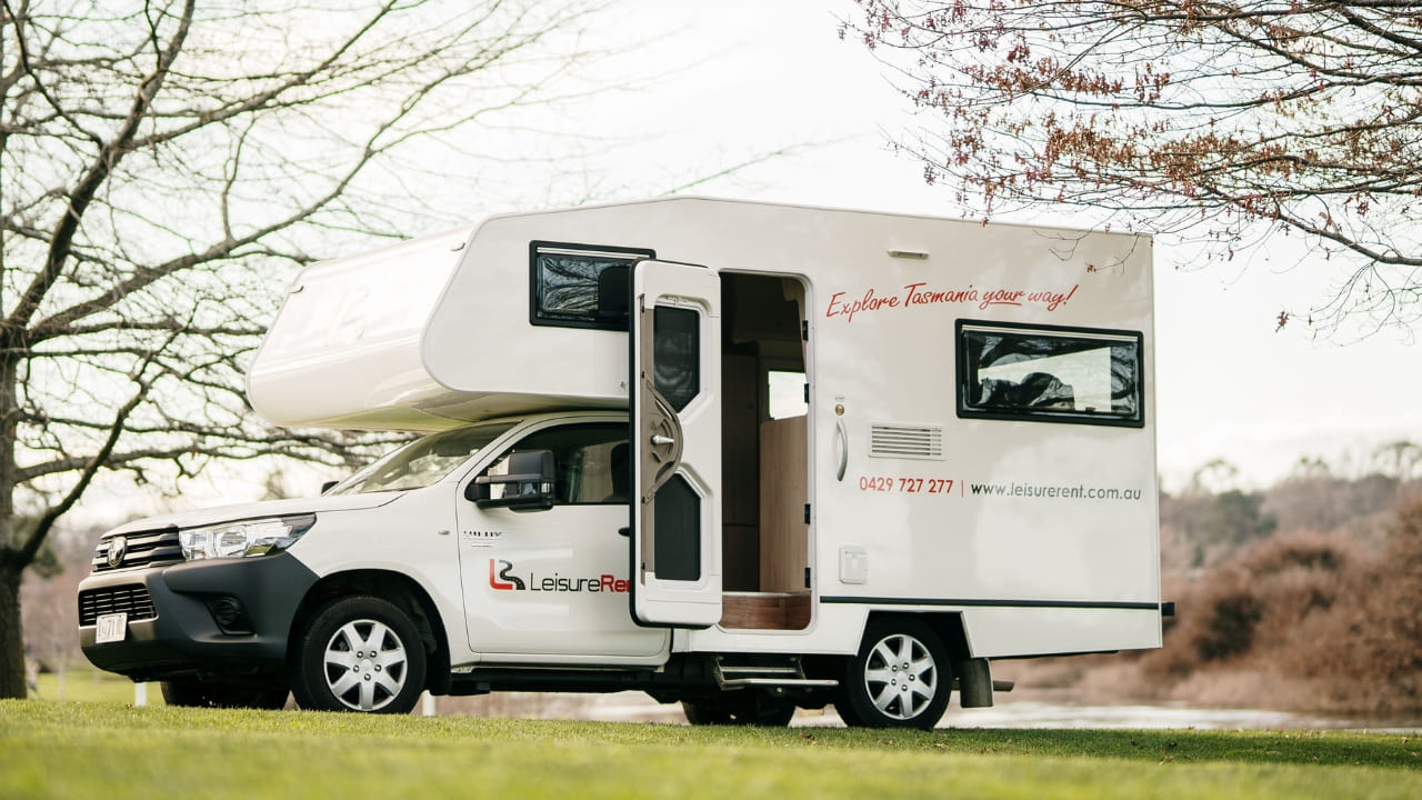 LeisureRent Easy Drive - 4 Berth Exterior Side view