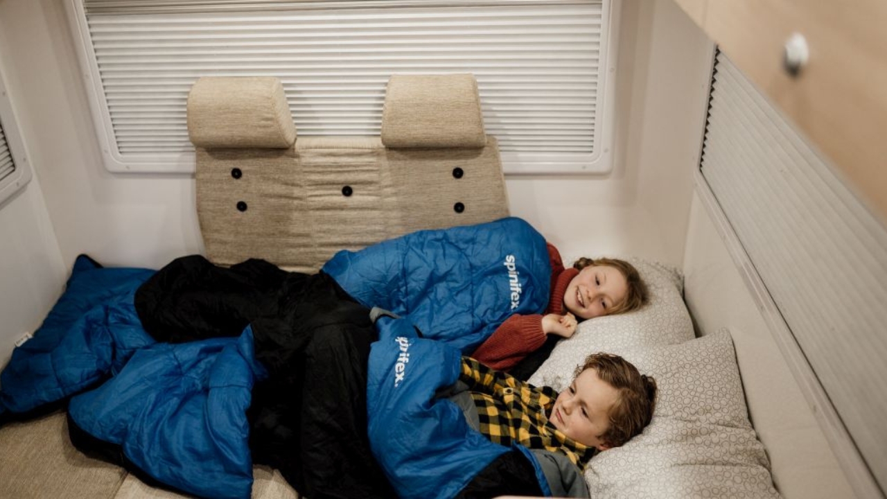 LeisureRent Easy Drive – 4 Berth Bed