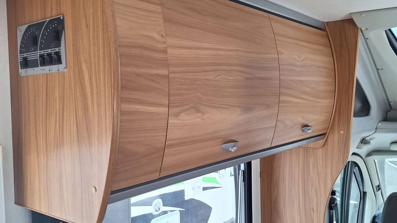 LeisureRent Superior - 4 Berth Interior 7