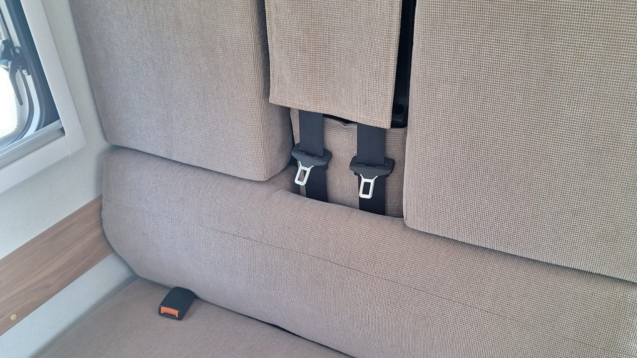 LeisureRent Superior - 4 Berth Interior 8