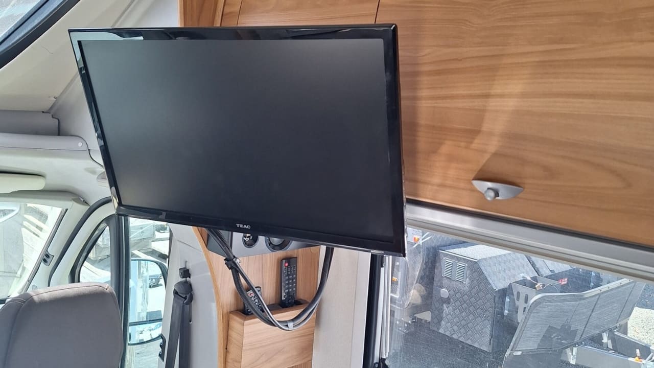 LeisureRent Superior - 4 Berth TV