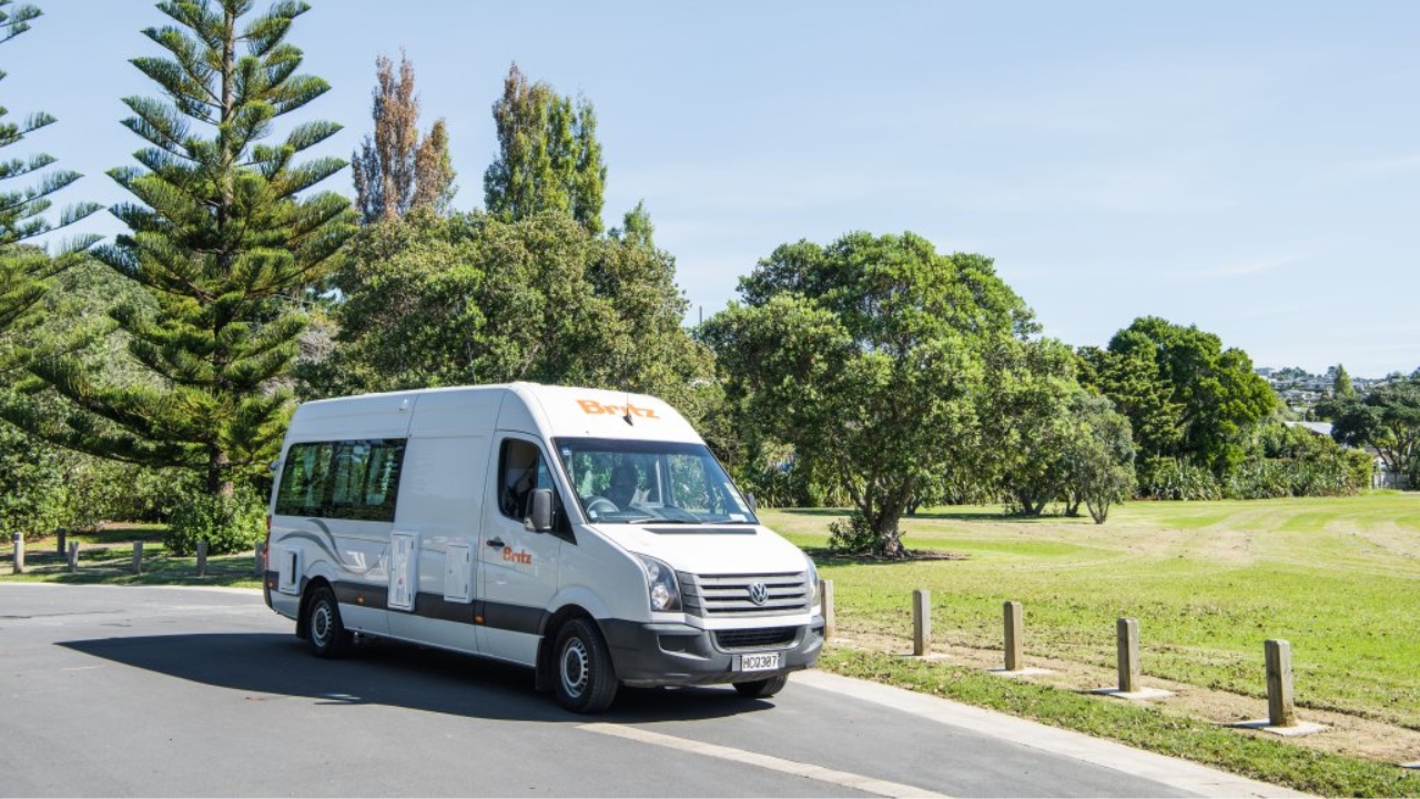 Venturer Plus - 2 + 1 Berth Front View