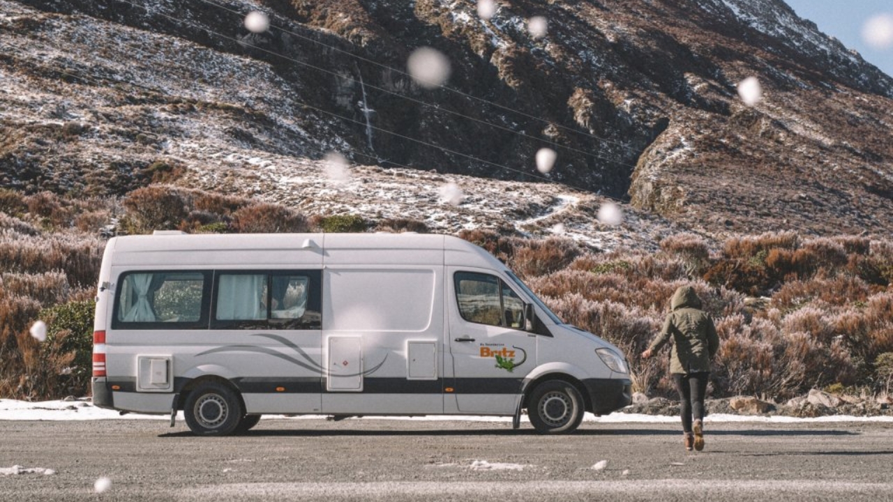 Venturer Plus - 2 + 1 Berth Side View 2
