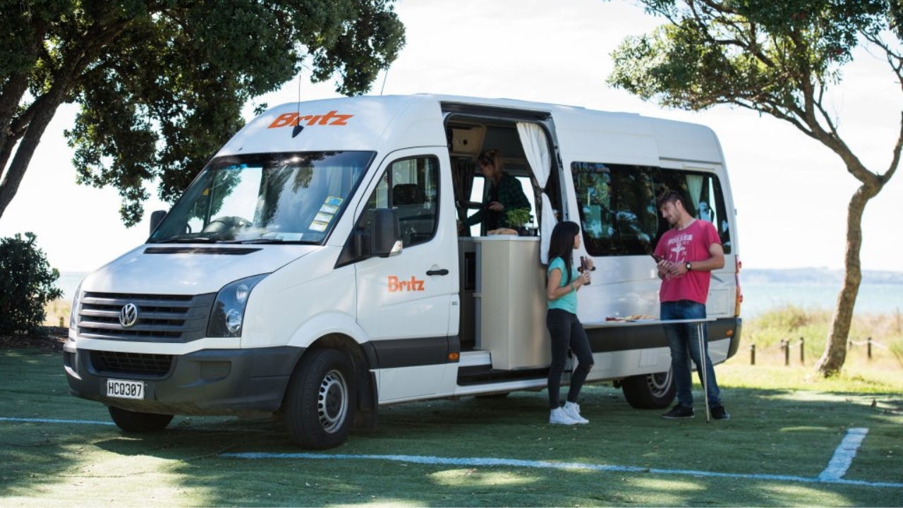 Venturer Plus - 2 + 1 Berth Side View 3