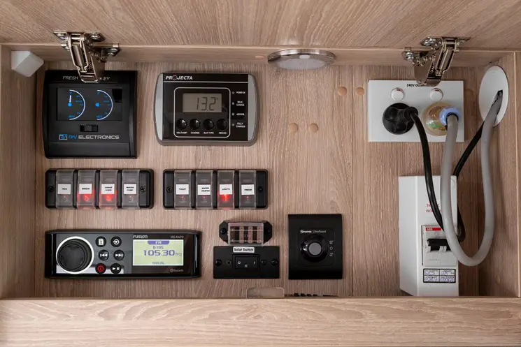 12v Motorhome battery controller