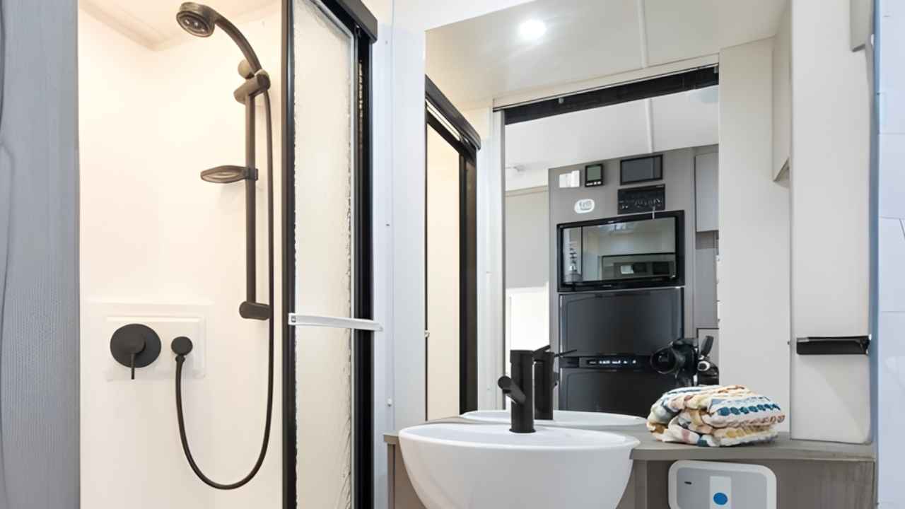 Let's Go Quatro - 4 Berth Toilet & Shower