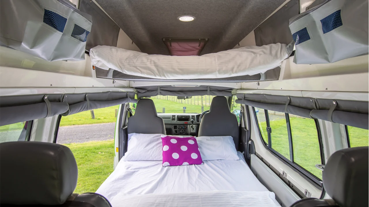 jucy-chilld-sunseeker-4-berth-double-bed-front-view-1