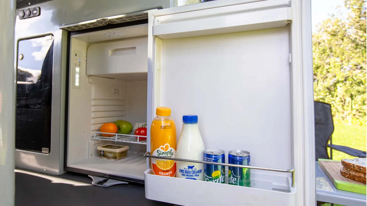 jucy-chilld-sunseeker-4-berth-fridge-stocked