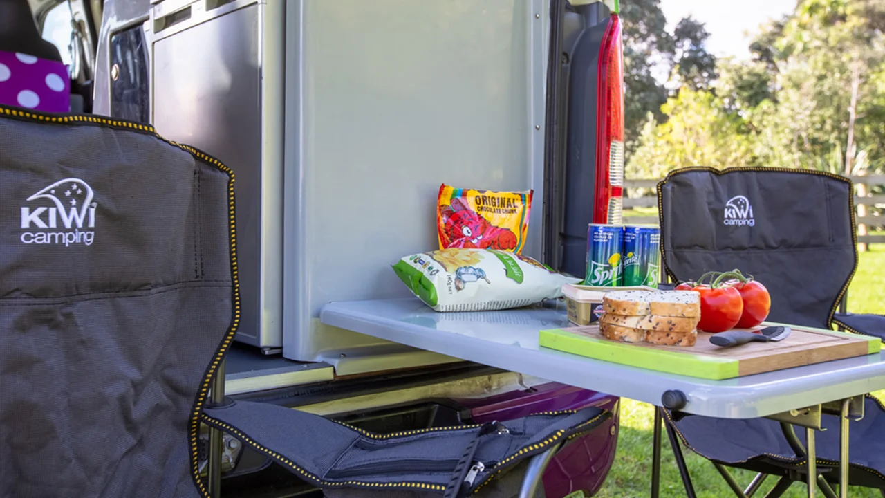 jucy-chilld-sunseeker-4-berth-outdoor-picnic-snacks