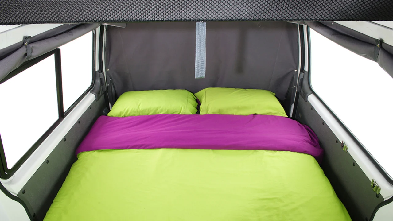 jucy-chilld-sunseeker-4-berth-overhead-bunk-bed-1