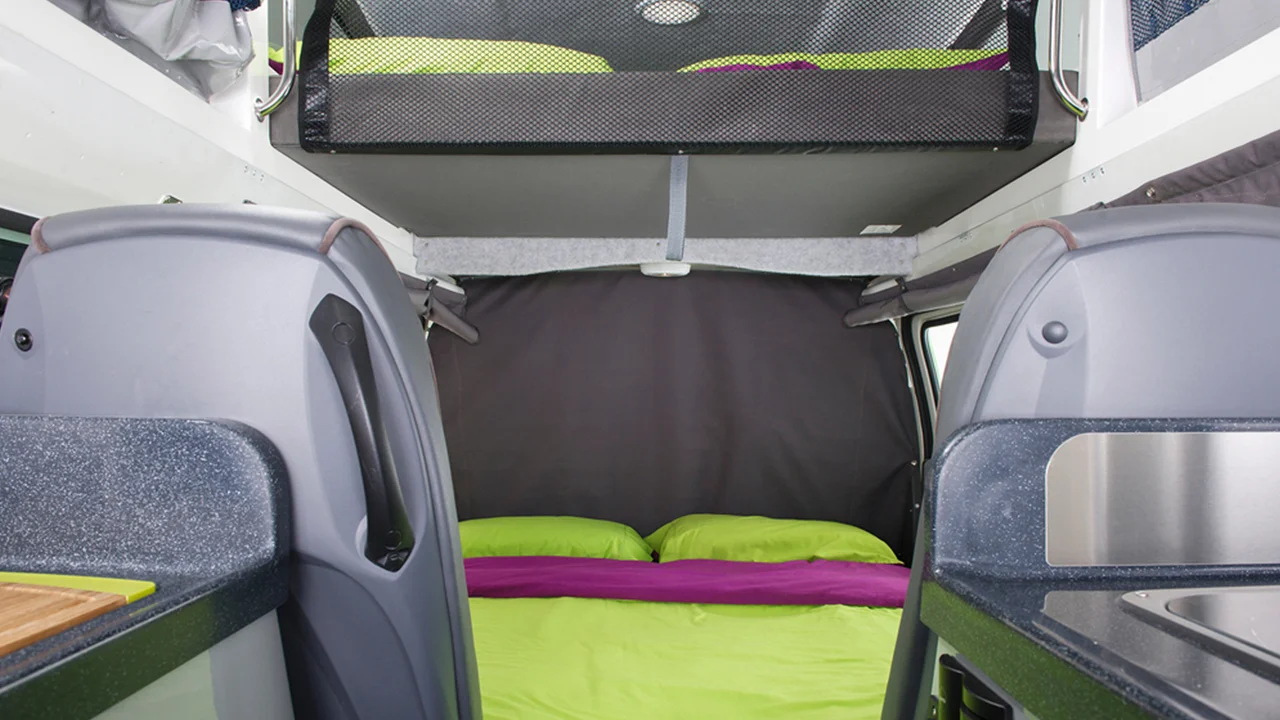 jucy-chilld-sunseeker-4-berth-overhead-bunk-bed-2