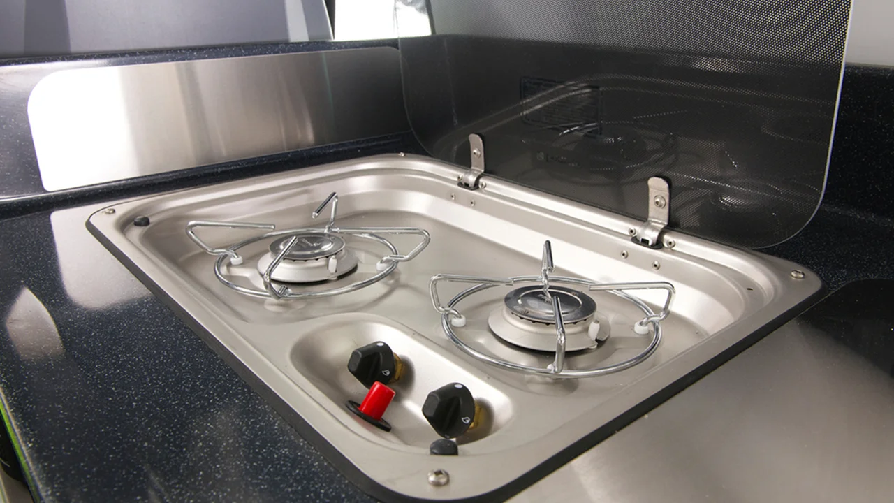 jucy-chilld-sunseeker-4-berth-stove-cooktop-closeup